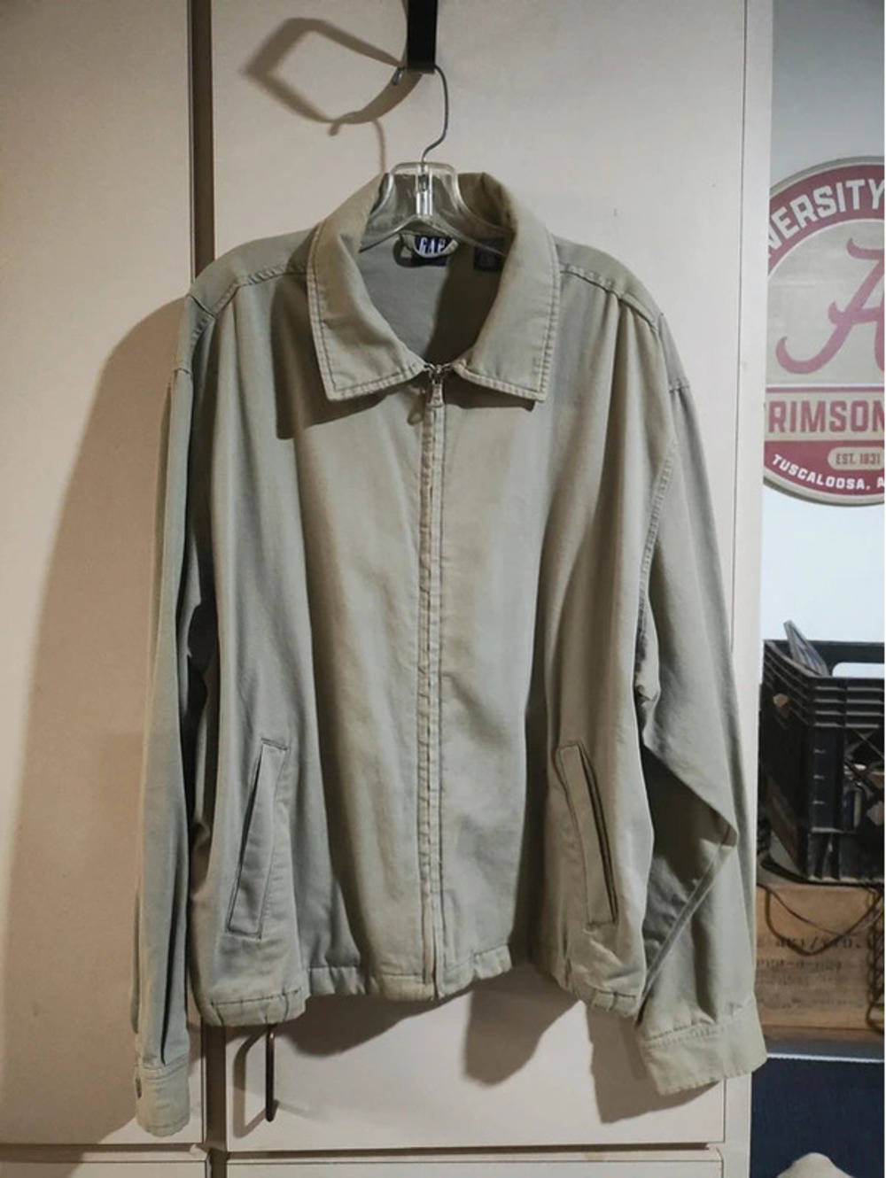 Gap tan zip up jacket men or women size extra large wooden buttons on the sleeve
